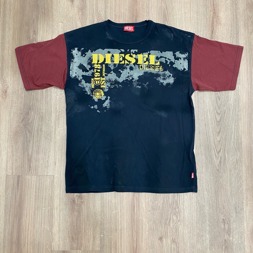 Diesel Men's Black and Maroon Graphic Tee
